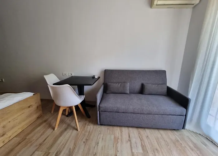 Teo's Deluxe * Vlorë