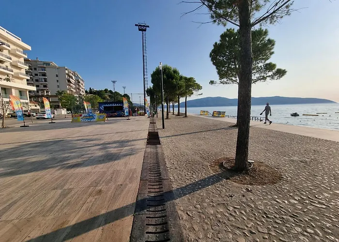 Teo's Deluxe * Vlorë