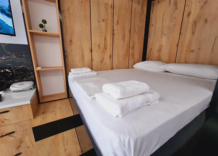 Teo's Deluxe * Vlorë