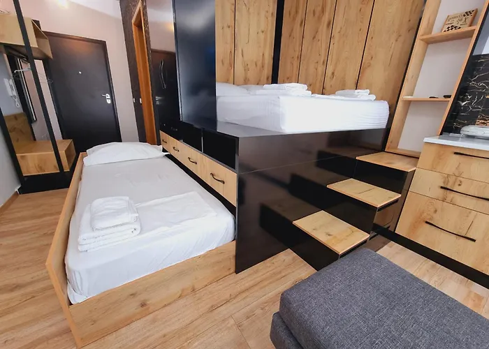 Teo's Deluxe * Vlorë