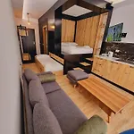 Teo's Deluxe Vlorë
