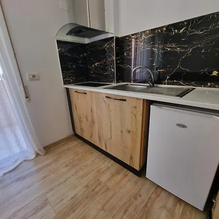 Teo's Deluxe Apartment *