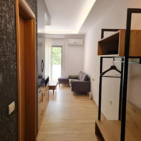 Teo's Deluxe Vlore