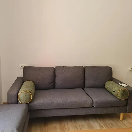 Teo's Deluxe Apartment