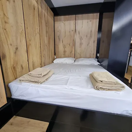 Teo's Deluxe Apartment *