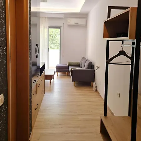 Teo's Deluxe * Vlorë