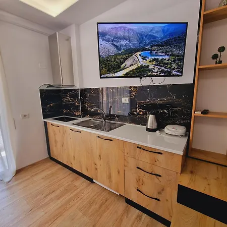 Teo's Deluxe Apartment