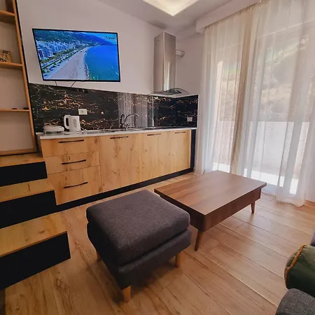 Teo's Deluxe Apartment